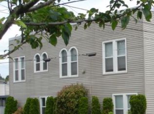 1058 N 36th St APT 12, Seattle, WA 98103