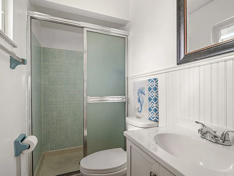 Main bedroom ensuite
