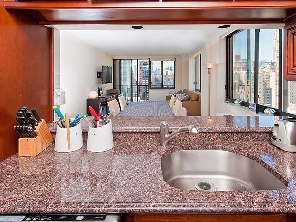 4th image of 343 E 74th St #18DD