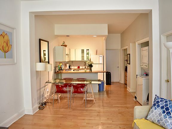2nd image of 320 E 77th St #2