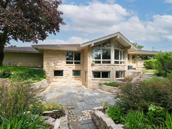 2543 West Hunt Club CIRCLE, Glendale, WI 53209