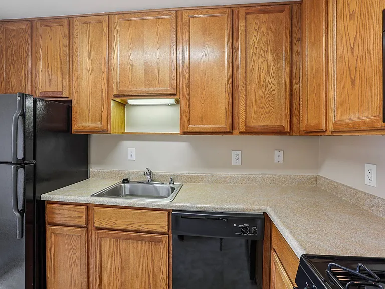 Versailles Apartments — Photo 16