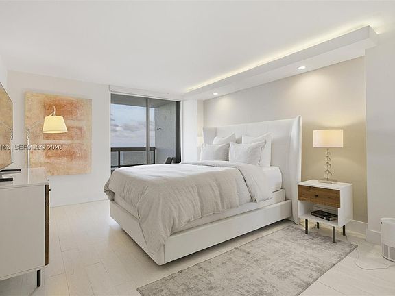 5th image of 2555 Collins Ave APT 2105