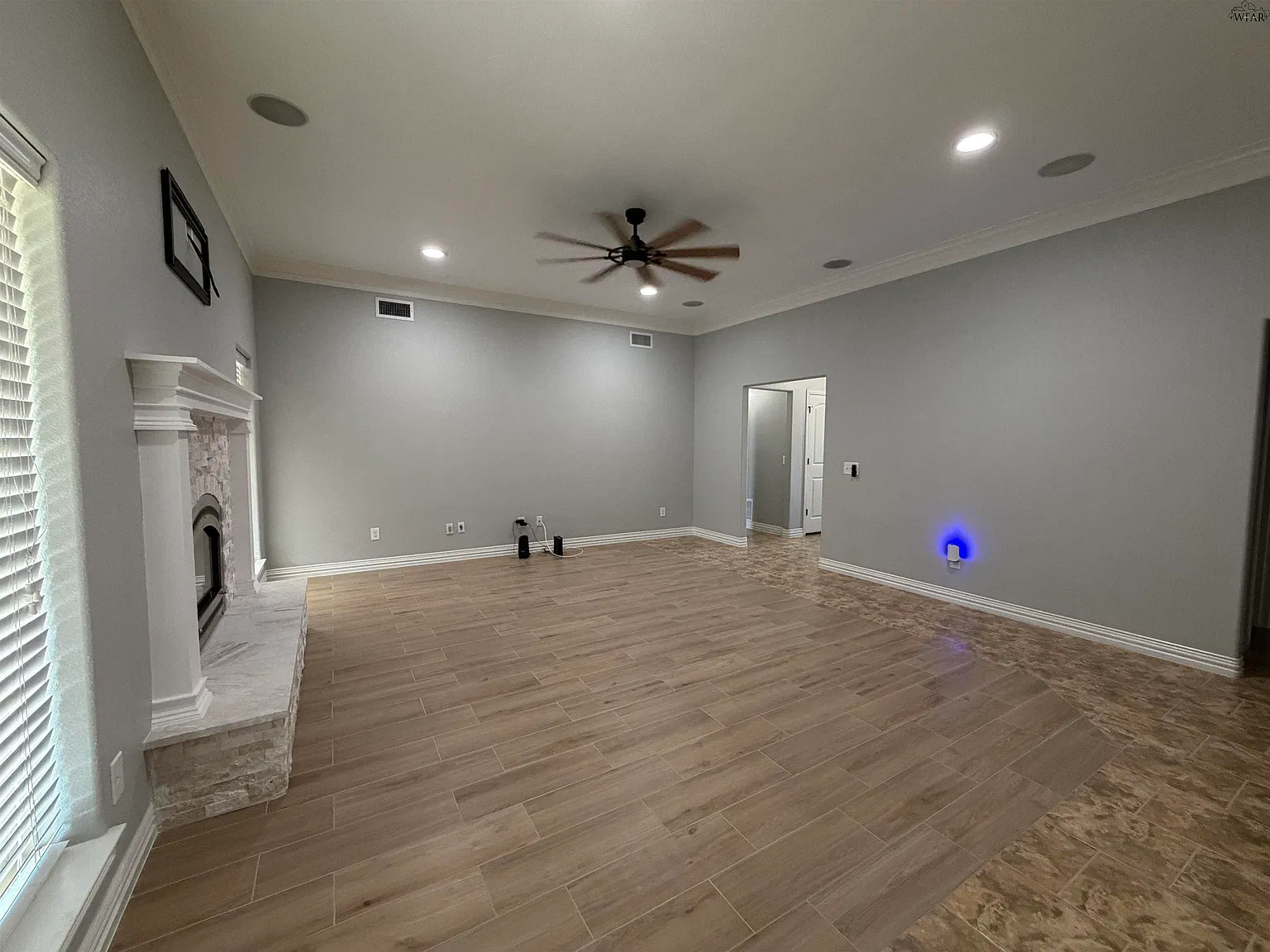 4 bed, 2.0 bath, 1880 sqft, $3,000 — Photo 4