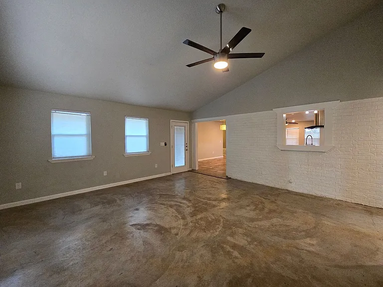 1360 Poppy Ln — Photo 15