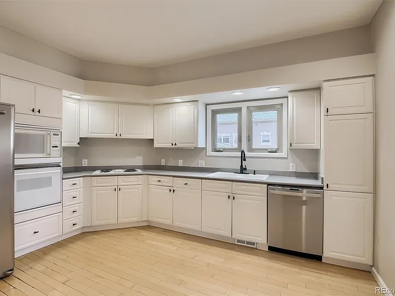 217 S Jackson St #E — Photo 5