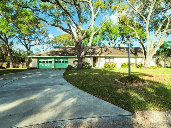 1716 Tara Cir, Texas City, TX 77591