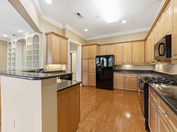 2801 Glenwood Gardens Ln #303, Raleigh, NC 27609