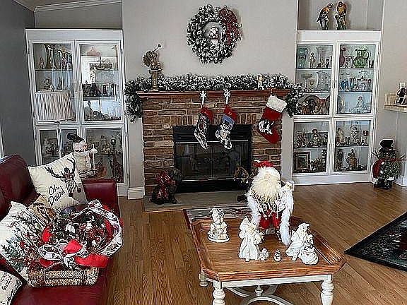 4th image of 4541 Dewsbury Ct