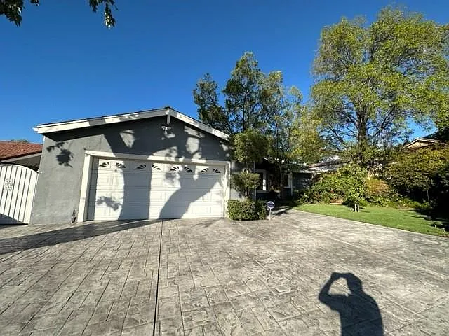 4 bed, 2521 sqft, $5,295 — Photo 2