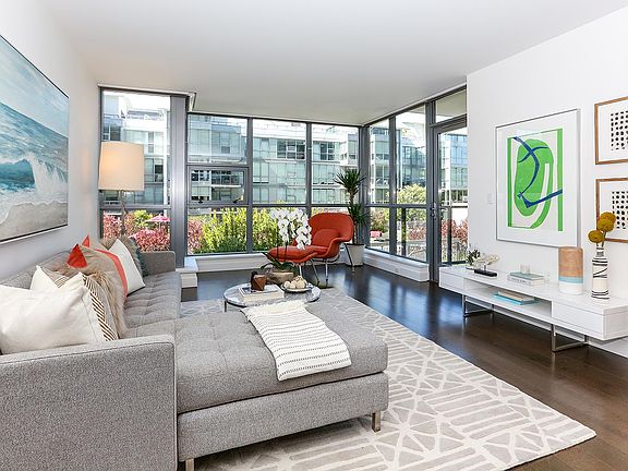 3rd image of 420 Mission Bay Blvd N Unit 411