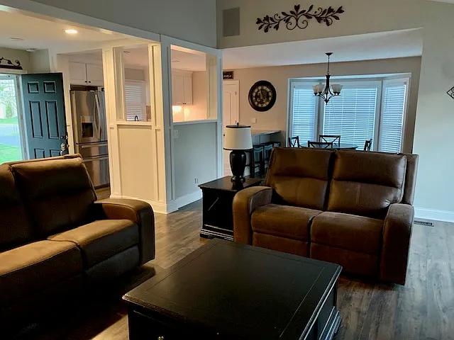 1530 Stonehill Rd — Photo 2