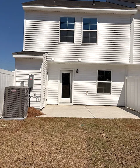 147 Carr Ln — Photo 3