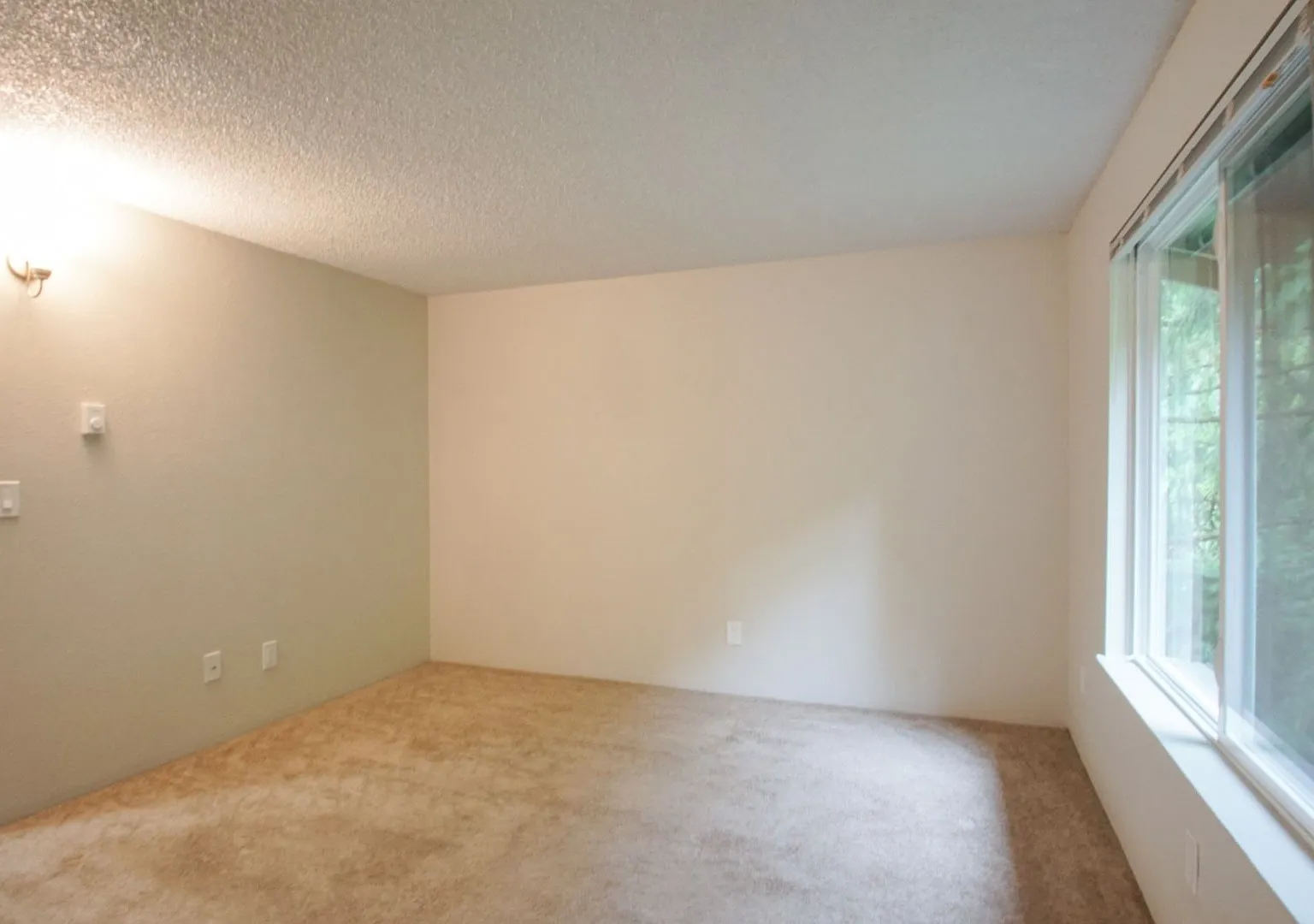 Great 1Bdr Multnomah Village Ready Soon w NEW Flooring! — Photo 2