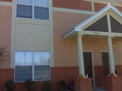2nd image of 1924 Honolulu Ln #404