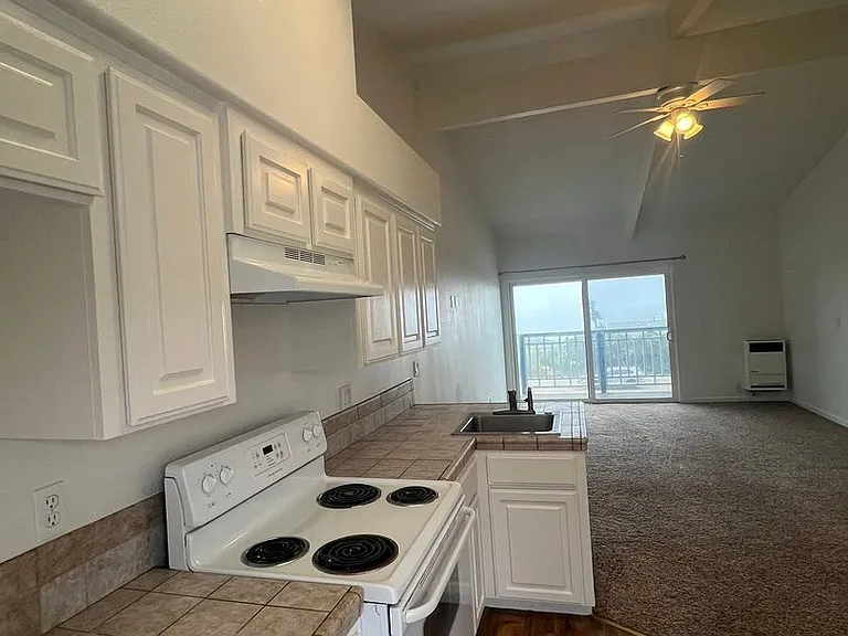 3302 Ocean Blvd — Photo 4