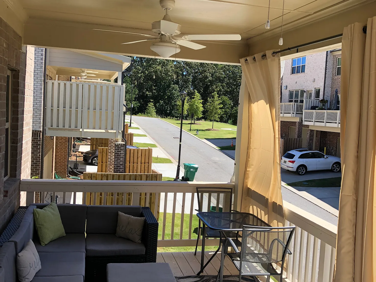 3 bed, 3.5 bath, 2276 sqft, $2,900 — Photo 3