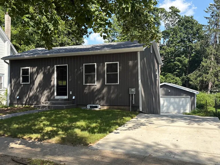 320 N Marshall Ave — Photo 9