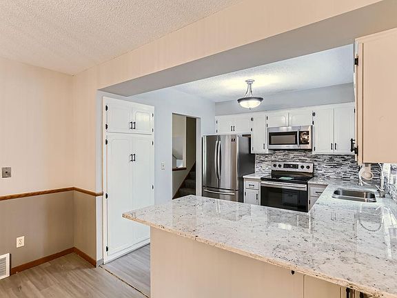 5th image of 13428 Washburn Ave S