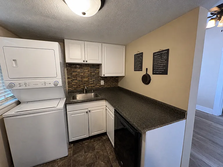 412 S 10th St #1 — Photo 5