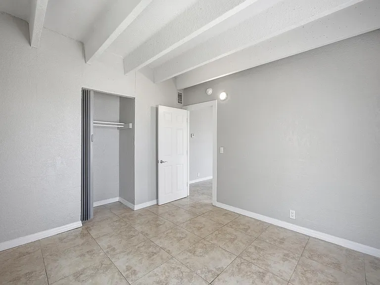 812 19th St #4 — Photo 13