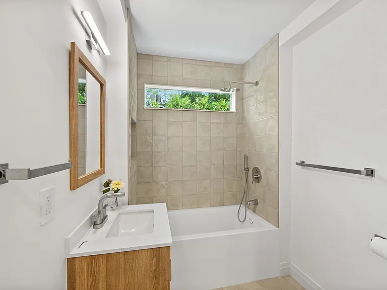 32 Brook St — Photo 8