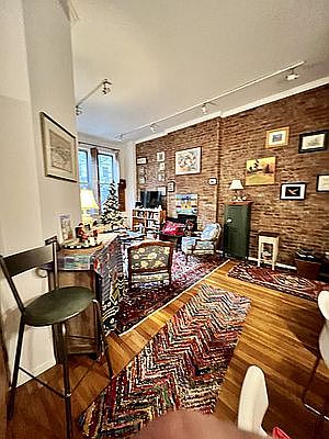 2nd image of 140 W 74th St APT 3B