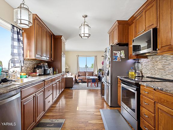 4th image of 4960 Pear Butte Dr
