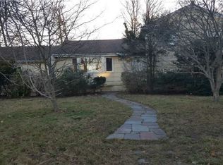 98 Ocean Ave, Bay Shore, NY 11706