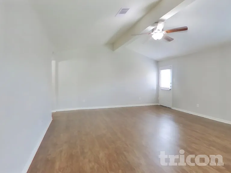 2321 Oyster Bay Ave — Photo 2