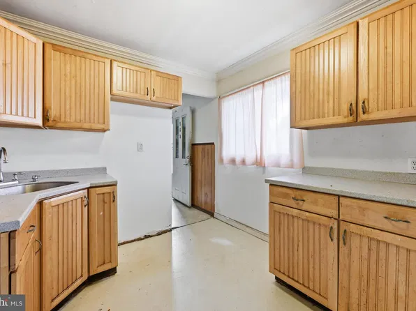 563 Wilk Dr, Morrisville, PA 19067
