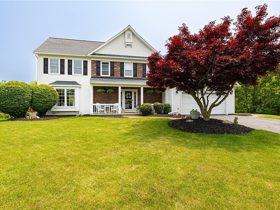 1st image of 74 Broadmoor Trl