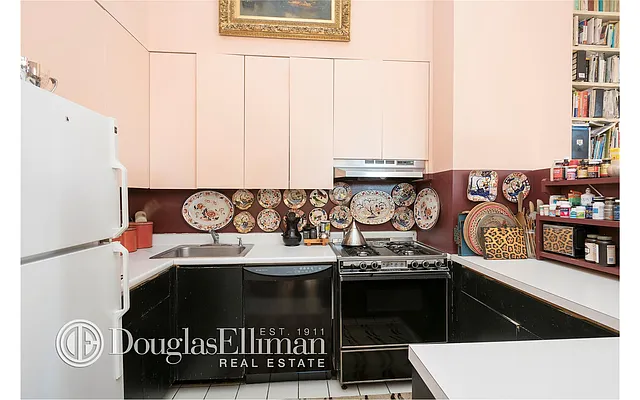 Sold by Douglas Elliman | media 22