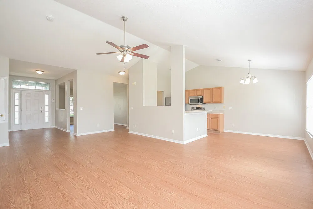 4 bed, 3.0 bath, 2074 sqft, $2,715 — Photo 4