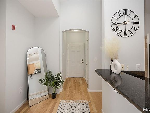 4th image of 37 Kassebaum Ln APT 305
