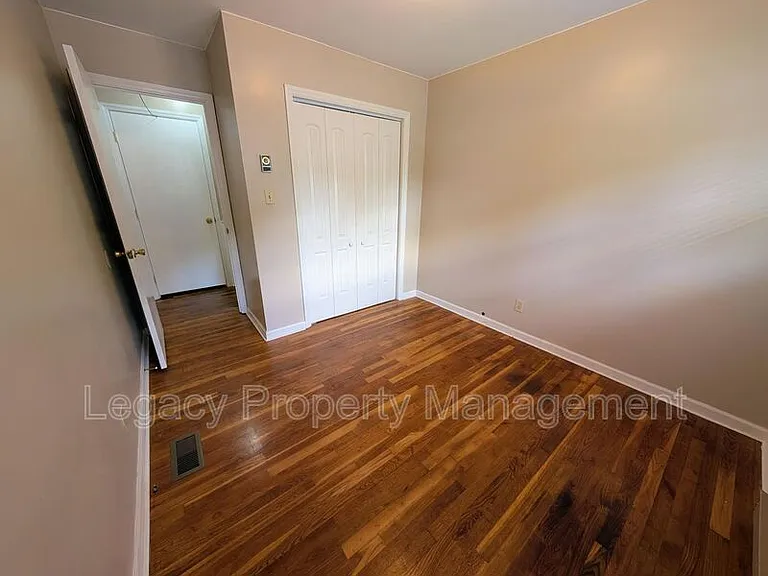 2202 Maywood St — Photo 12