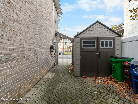 3rd image of 16 Ismay St