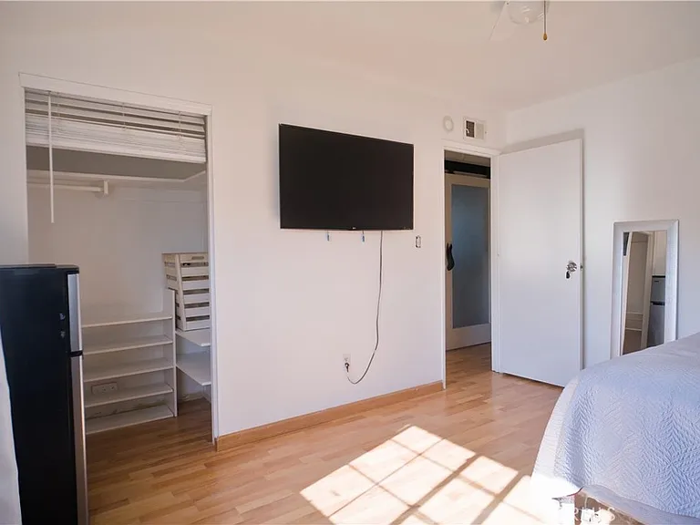 1312 Durham St — Photo 3