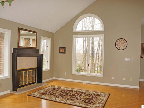 3rd image of 300 Vernonview Dr