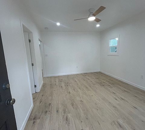 5th image of 912 E Garfield Ave