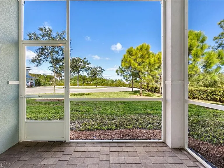 Private lanai with greenspace.
