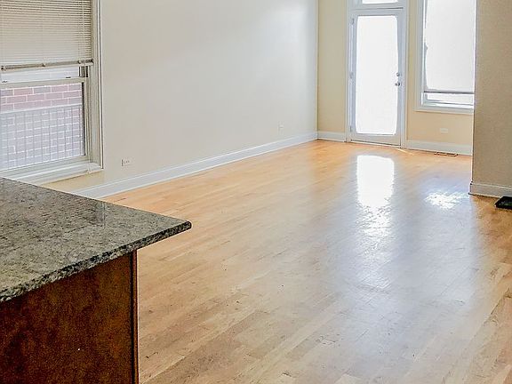 5th image of 2328 N Greenview Ave APT 1