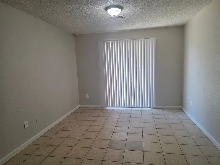 2905 S Chester Ave — Photo 9