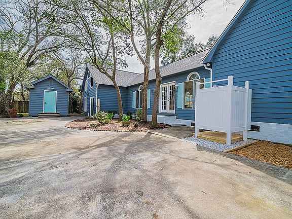 3rd image of 220 Sellers St