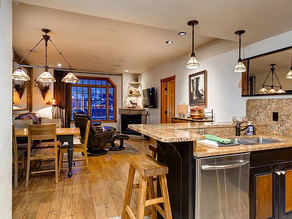 5th image of 693 Main St #3C