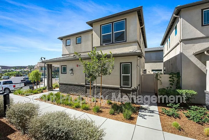 4 bed, 3.5 bath, 1850 sqft, $3,800 — Photo 1