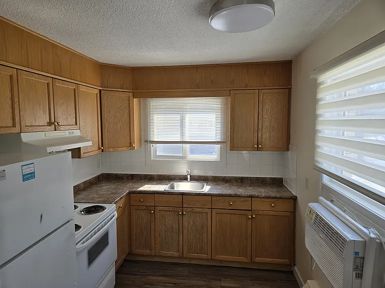 3930 Robinson St — Photo 15
