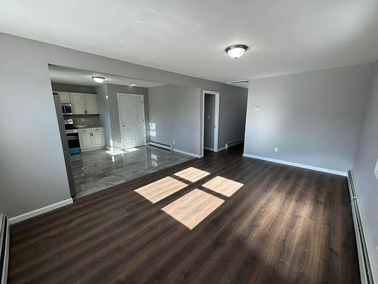 207 Mastic Blvd — Photo 3