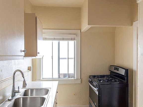 5th image of 661 Shatto Pl APT 405