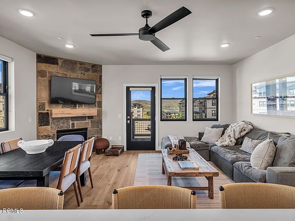 5th image of 1169 W Helling Cir #201